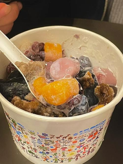 都是亲测好吃的)\\n1️⃣流动的芋圆烧仙草小摊\\n2️⃣聚鲜